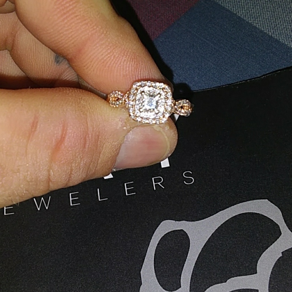 Engagement ring - Picture 3 of 4